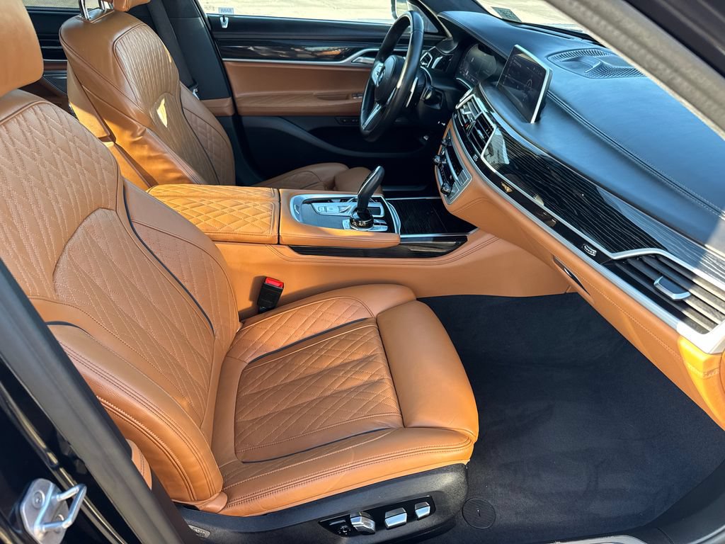 Used 2021 BMW 750i xDrive w/ Autobahn Package AWD/4WD image 15