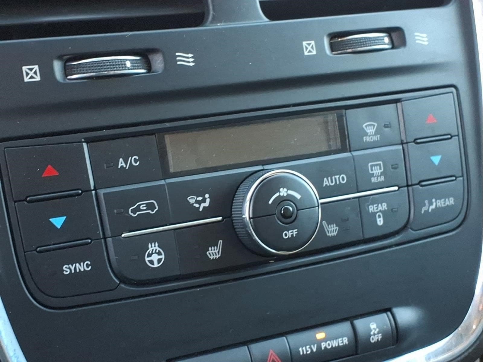 Used 2013 Chrysler Town & Country Touring-L w/ Driver Convenience Group FWD image 13