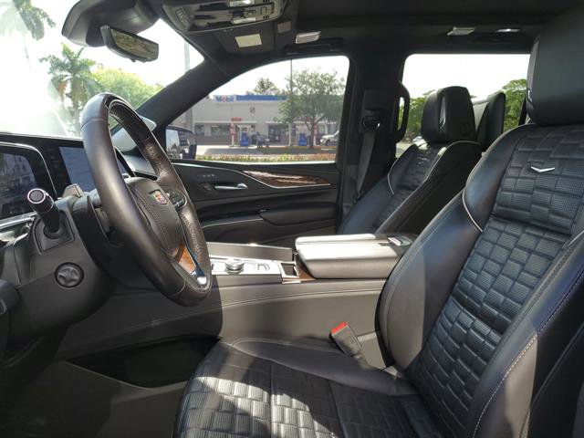Certified 2023 Cadillac Escalade Sport Platinum w/ LPO, ONYX Package AWD/4WD image 38