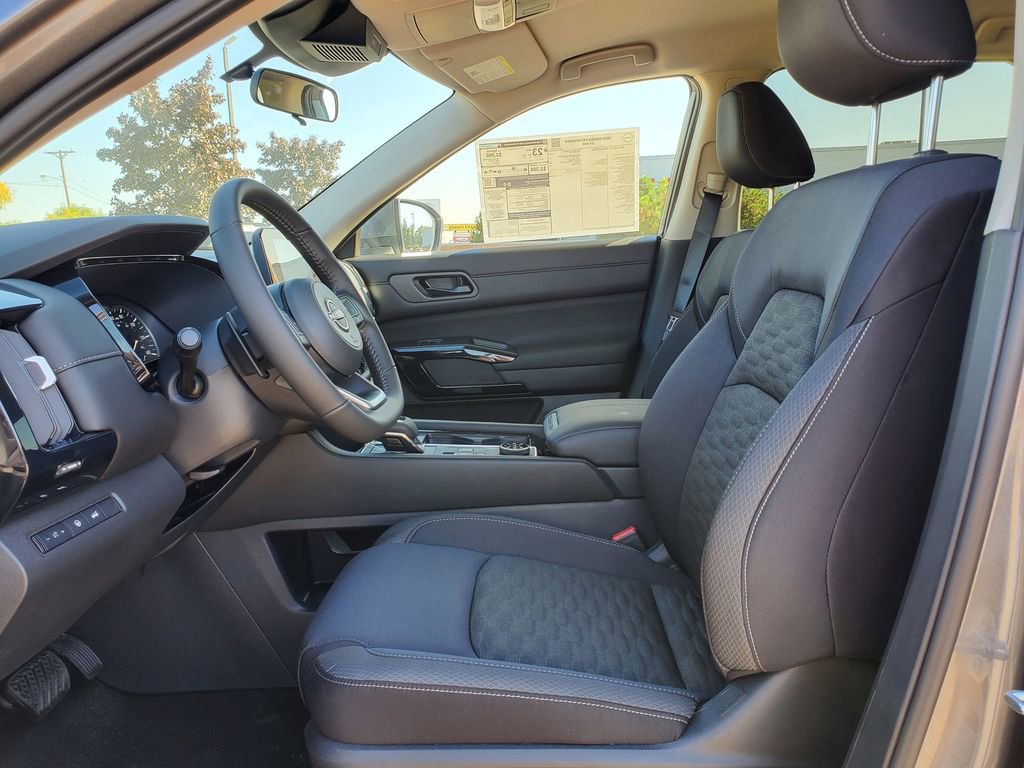 New 2025 Nissan Pathfinder SV image 20