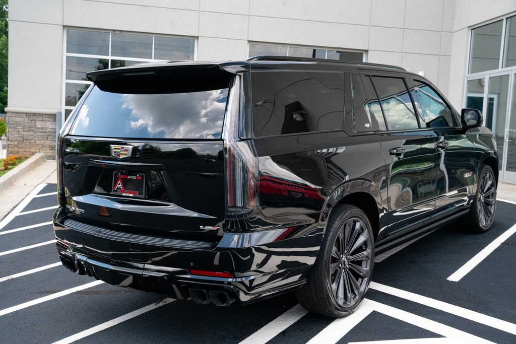 Used 2025 Cadillac Escalade ESV V AWD/4WD image 12