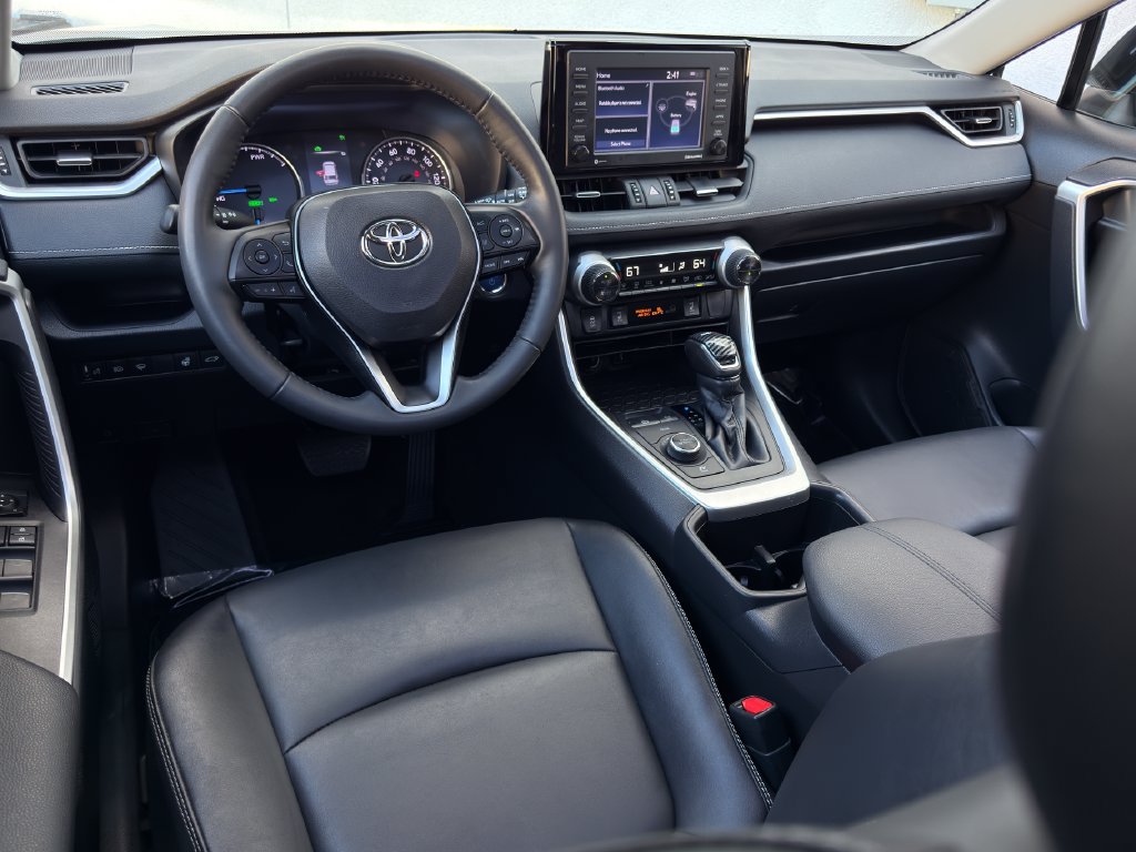 Used 2022 Toyota RAV4 XLE Premium AWD/4WD image 16