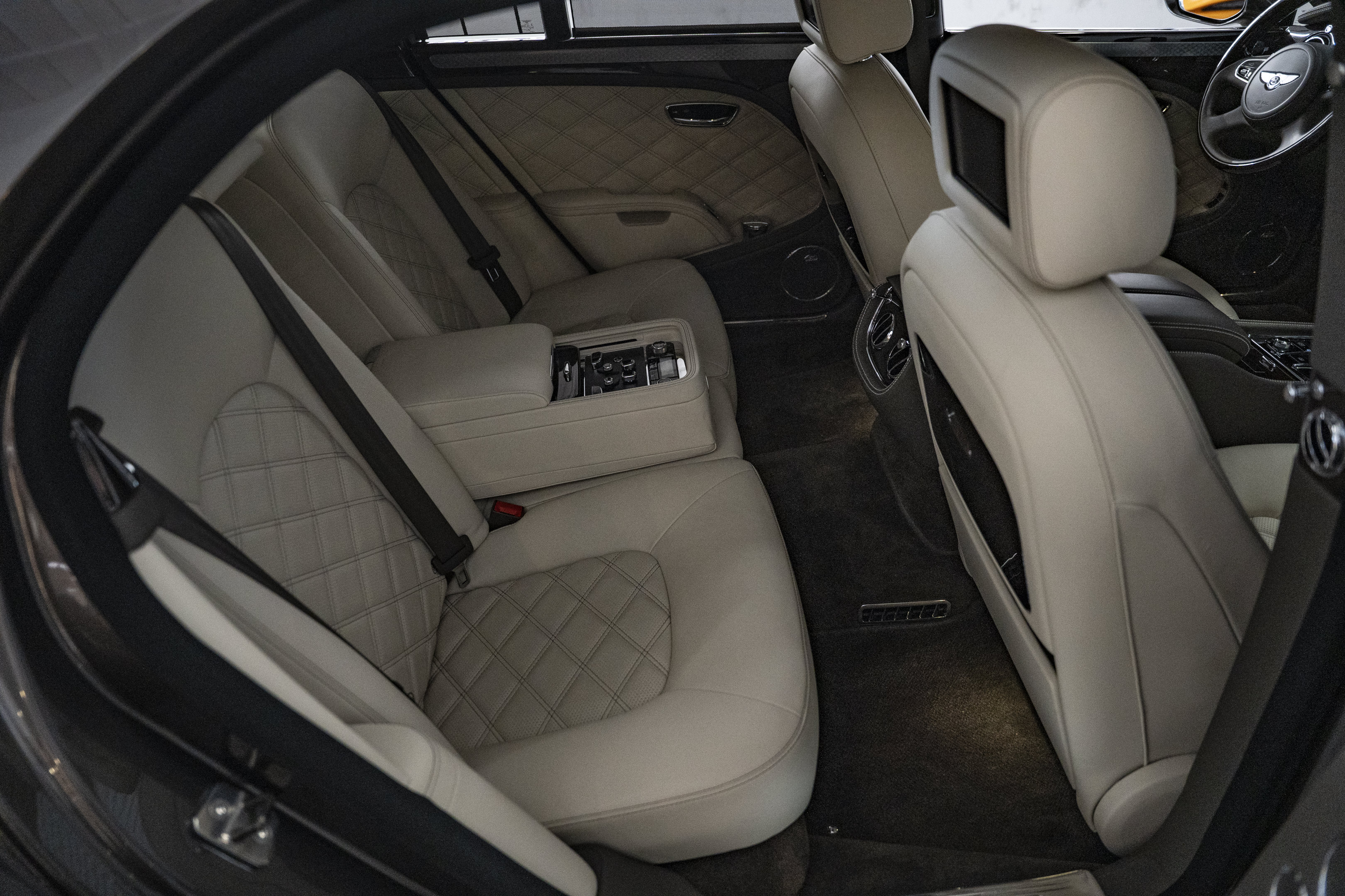 Used 2013 Bentley Mulsanne RWD image 40