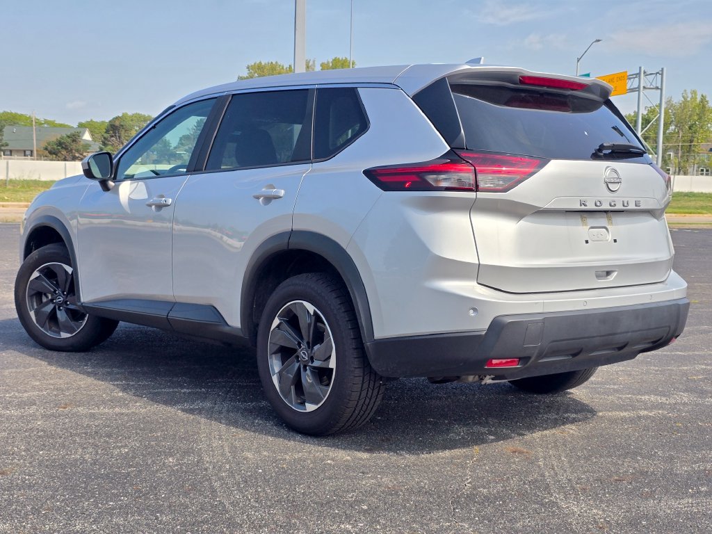 Used 2025 Nissan Rogue SV FWD image 11
