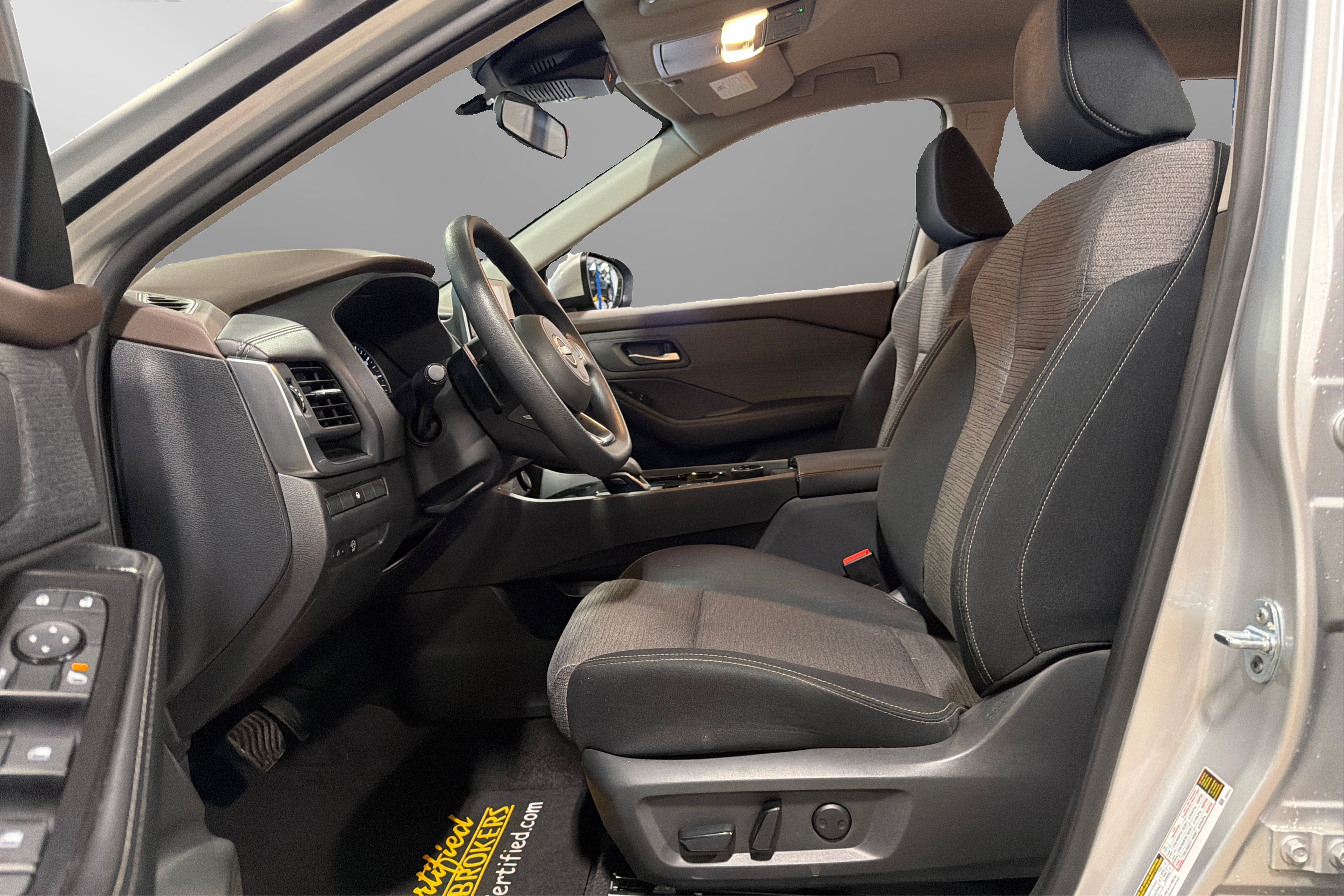 Used 2023 Nissan Rogue SV AWD/4WD image 17
