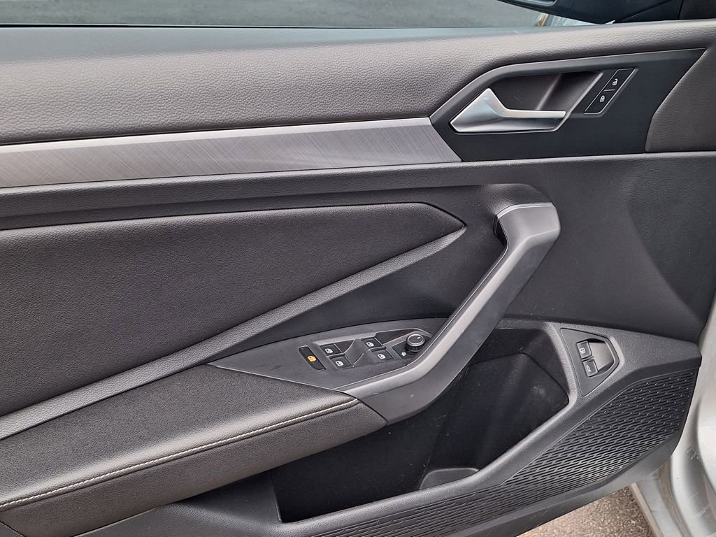 Used 2022 Volkswagen Jetta SE image 9