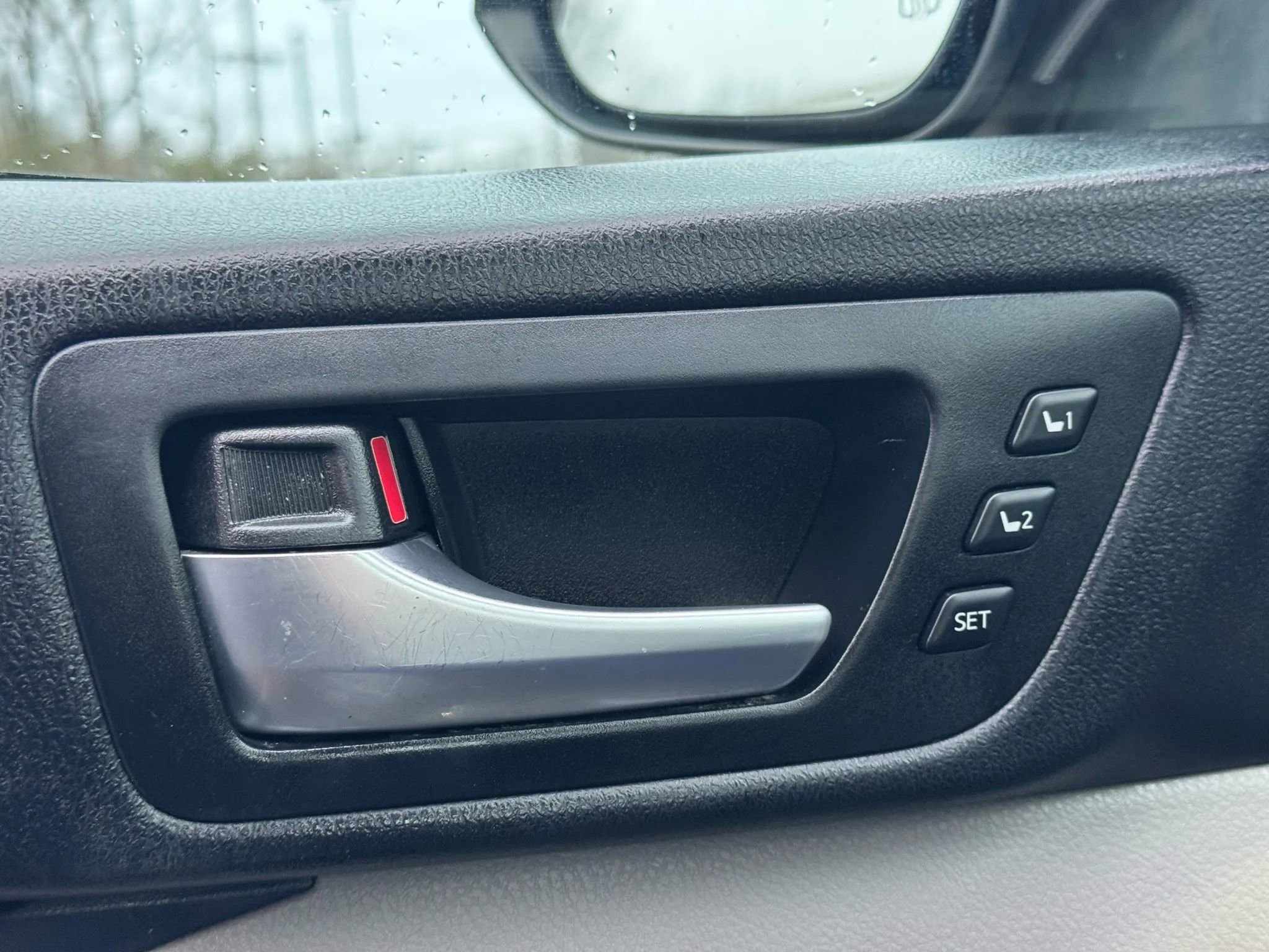 Used 2014 Toyota Highlander Limited w/ Preferred Accessory Package image 30