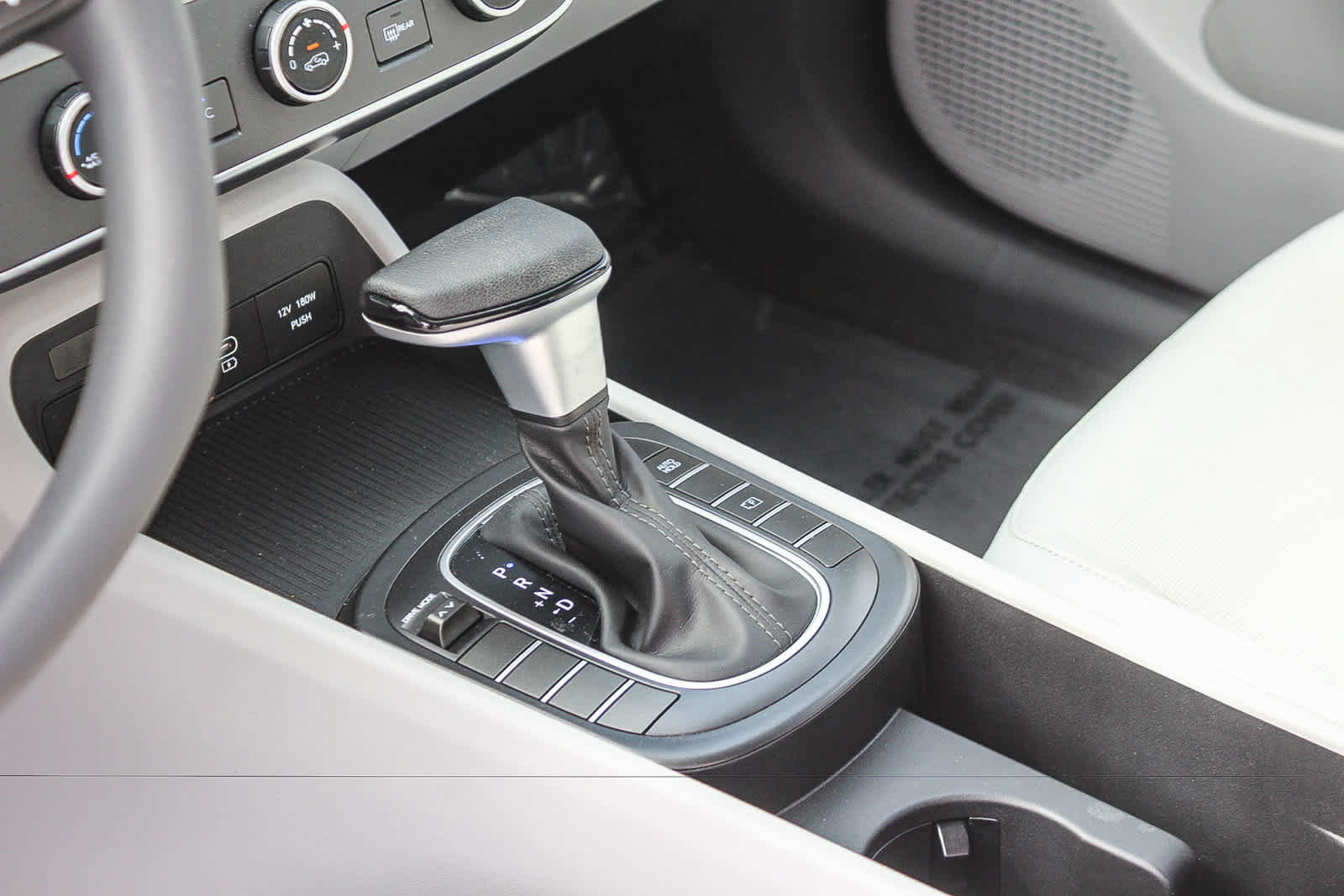 Used 2024 Hyundai Kona SE FWD image 22