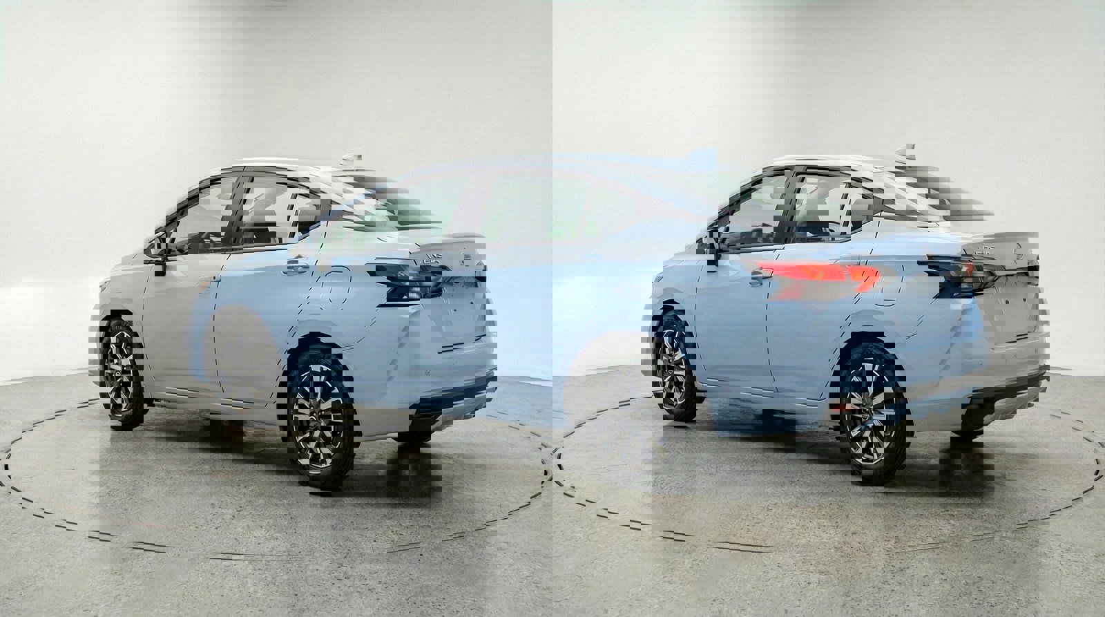 Used 2025 Nissan Versa SV image 5