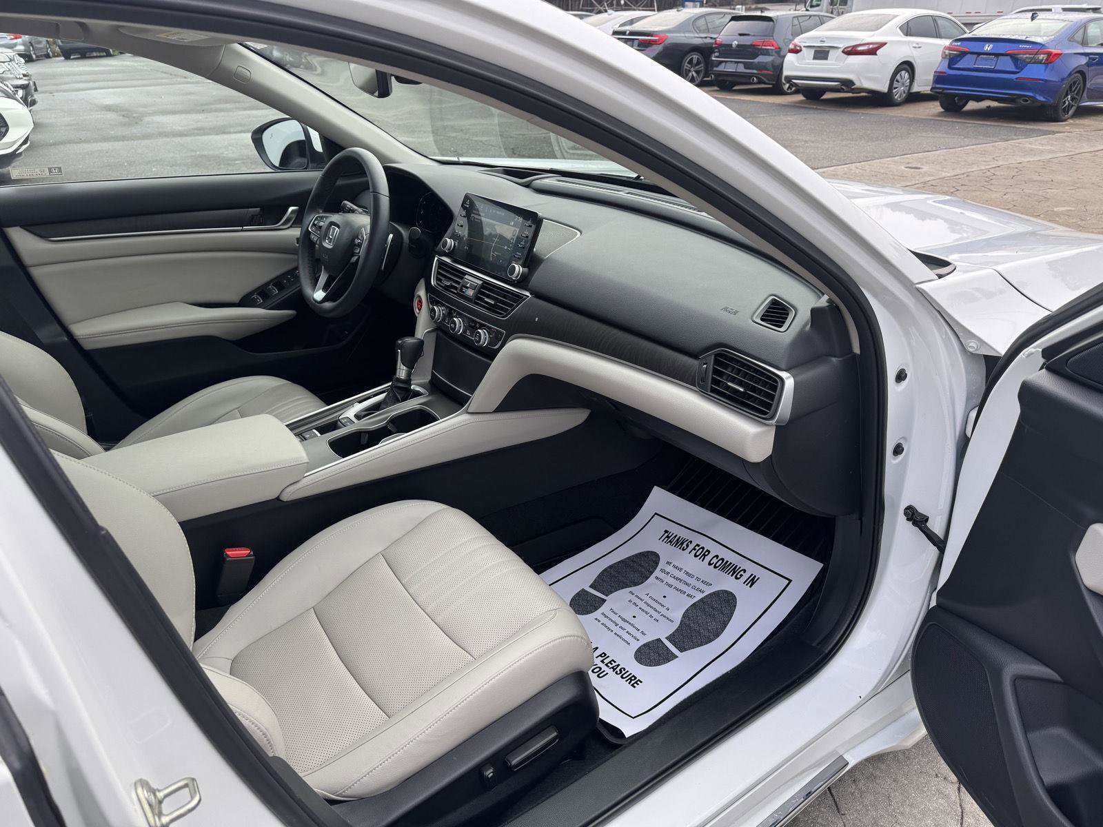 Used 2018 Honda Accord Touring image 16