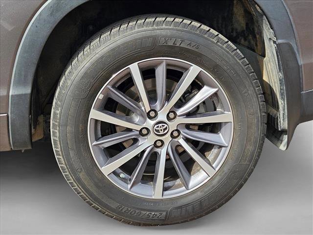 Used 2017 Toyota Highlander XLE image 17