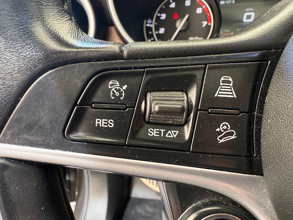 Used 2019 Alfa Romeo Stelvio Ti Lusso w/ Quick Order Package 22X Lusso AWD/4WD image 39