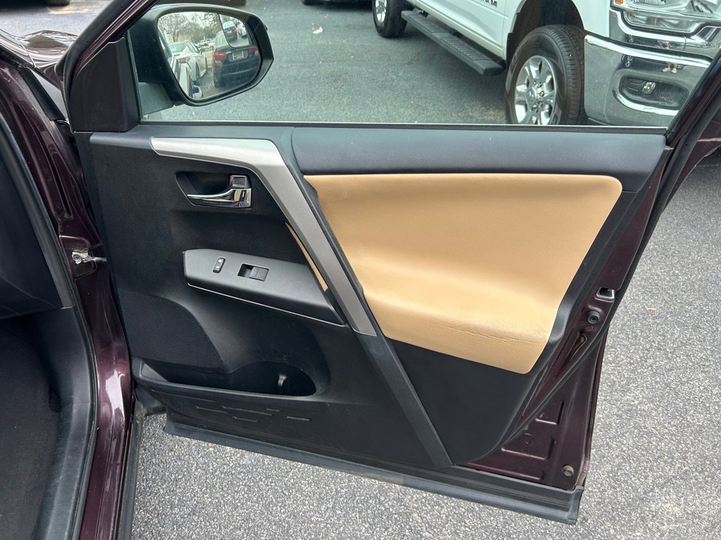 Used 2017 Toyota RAV4 XLE FWD image 22