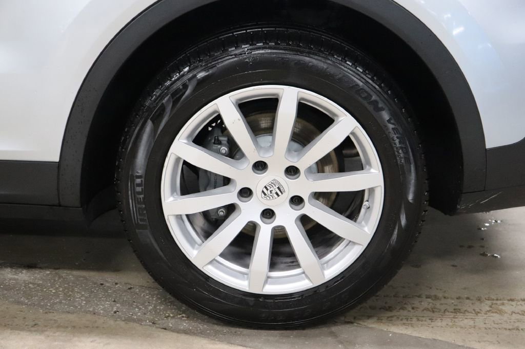 Used 2019 Porsche Cayenne S w/ Premium Plus Package image 27