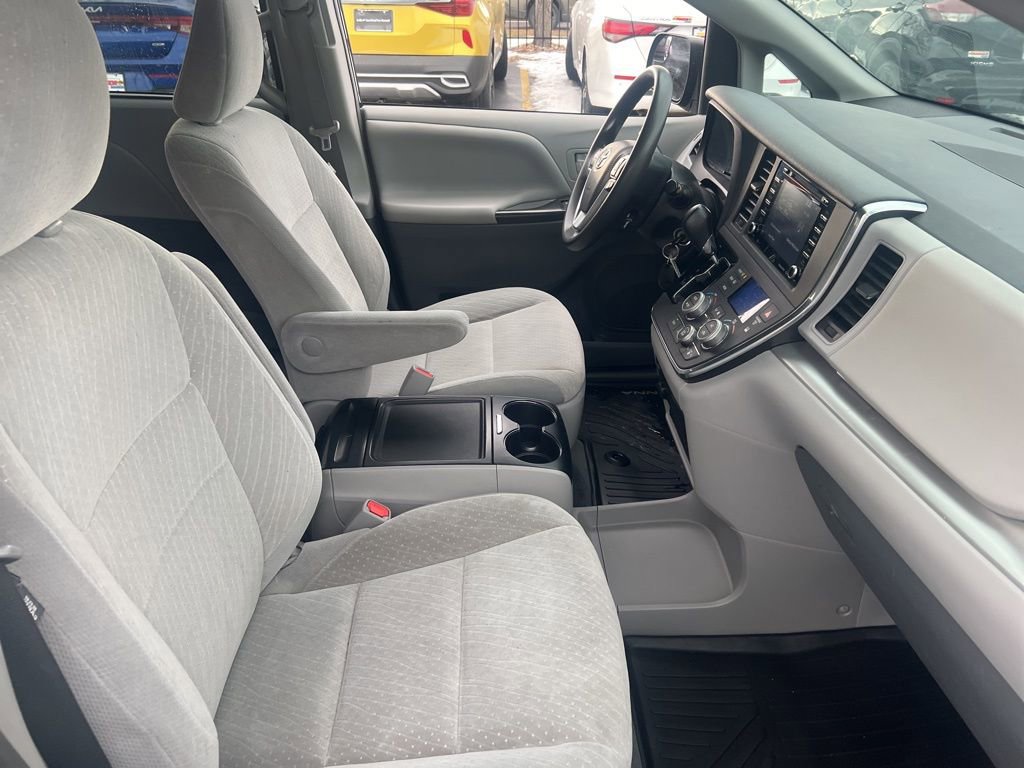 Used 2019 Toyota Sienna LE image 19