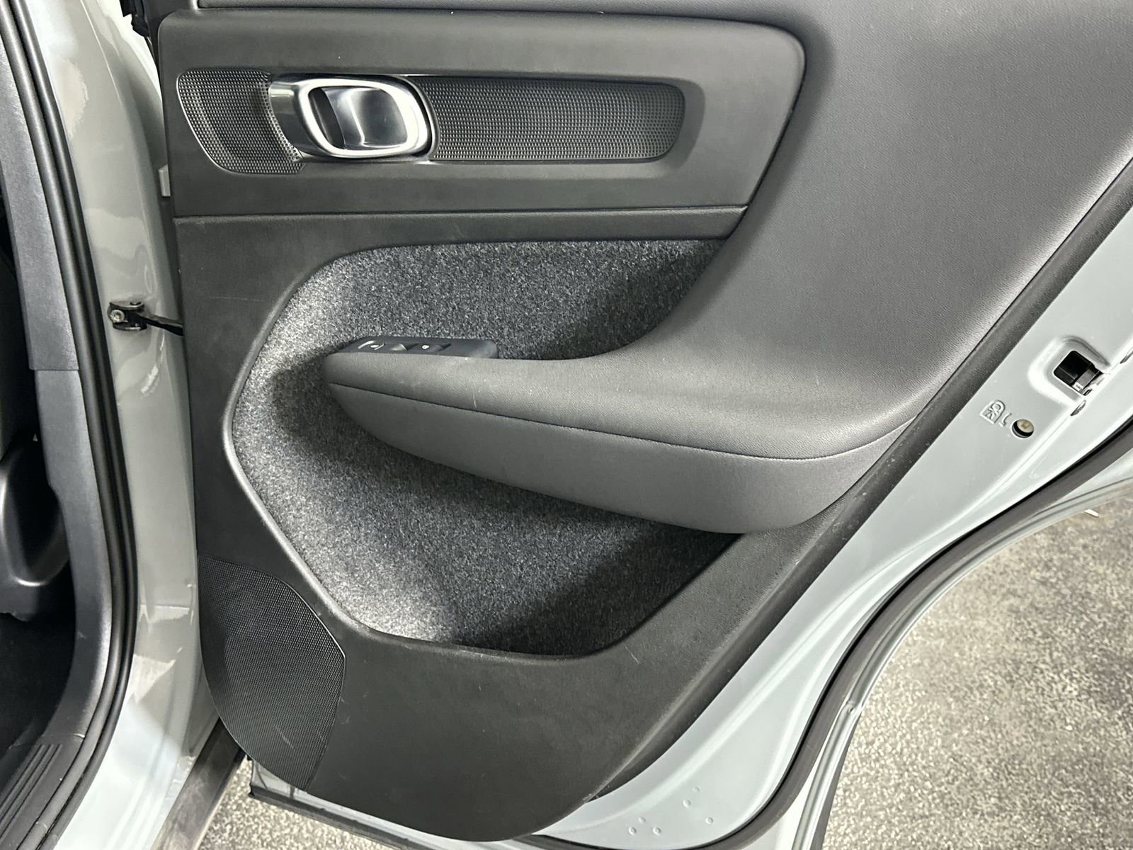 Used 2024 Volvo XC40 B5 Plus image 36