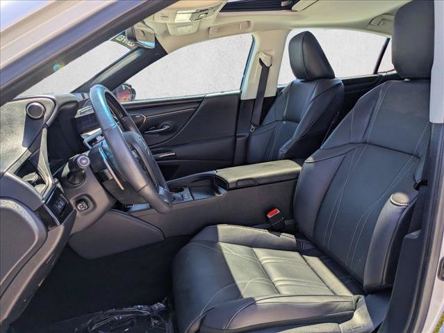 Used 2024 Lexus ES 300h w/ Accessory Package (Z2) FWD image 16