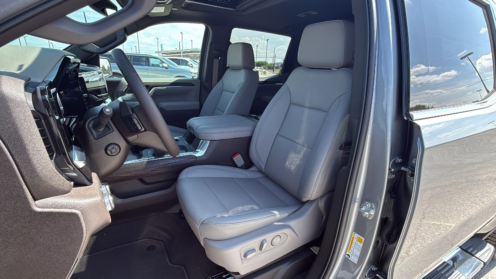 New 2026 GMC Sierra 1500 SLT w/ SLT Premium Plus Package image 13