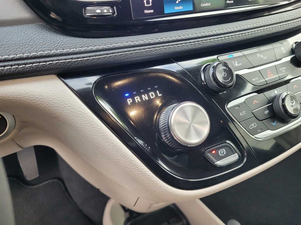 Used 2024 Chrysler Pacifica Select image 17