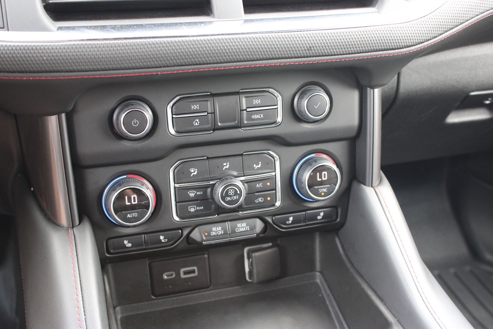 Used 2022 Chevrolet Tahoe RST w/ Luxury Package AWD/4WD image 17