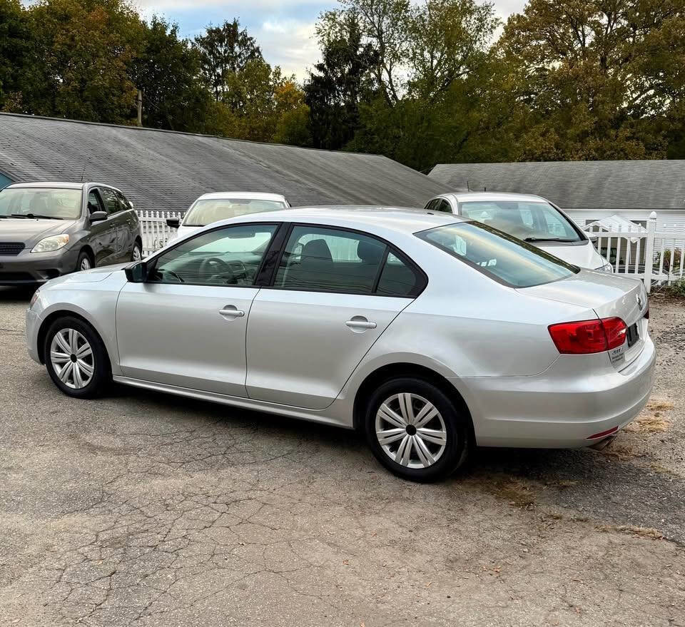 Used 2011 Volkswagen Jetta S image 3