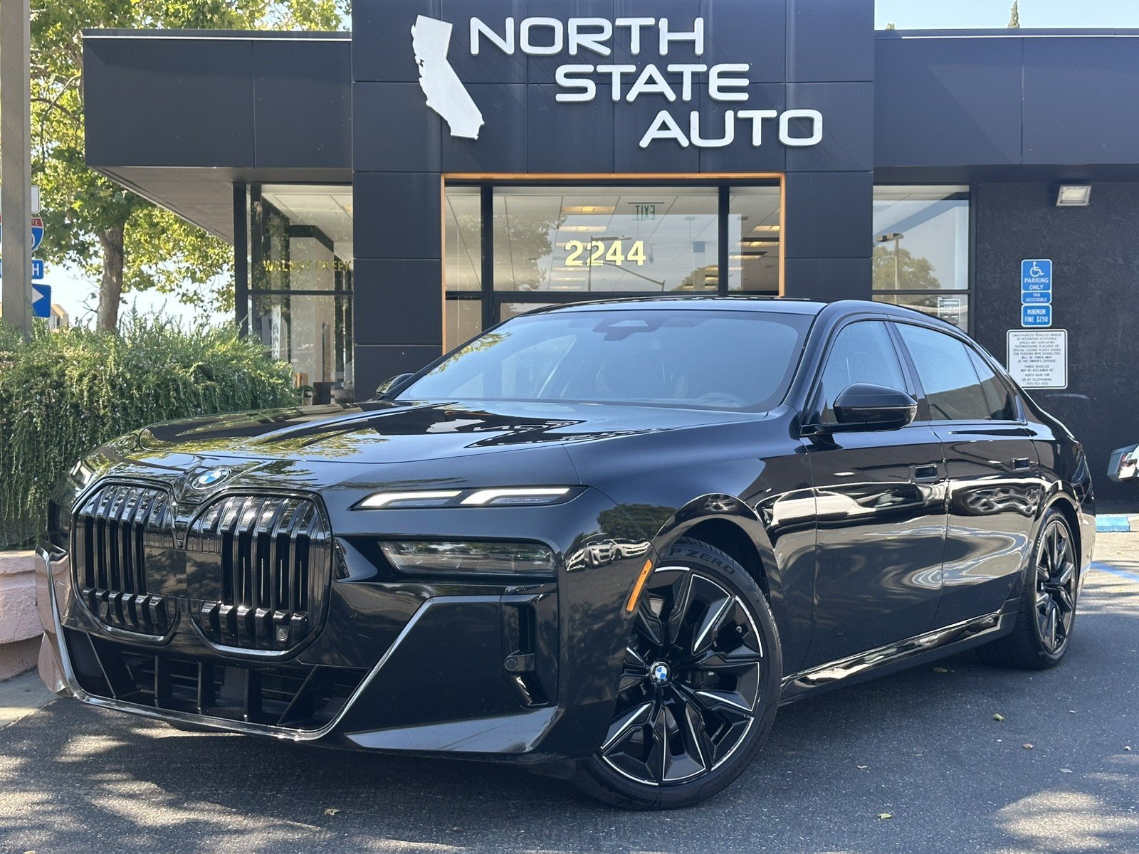 Used 2023 BMW 740i w/ Parking Assistance Package RWD image 2