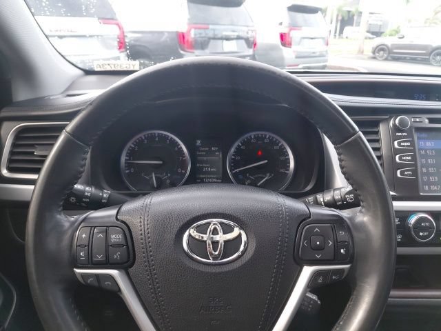 Used 2019 Toyota Highlander XLE FWD image 33