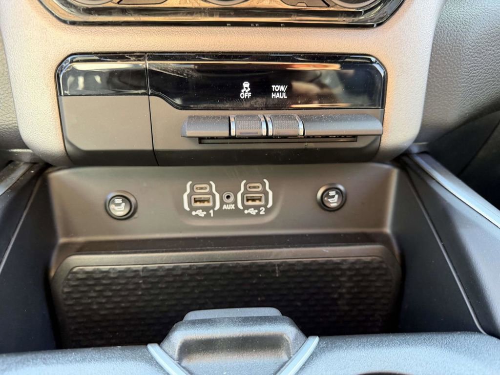 Used 2022 RAM 1500 Big Horn AWD/4WD image 32