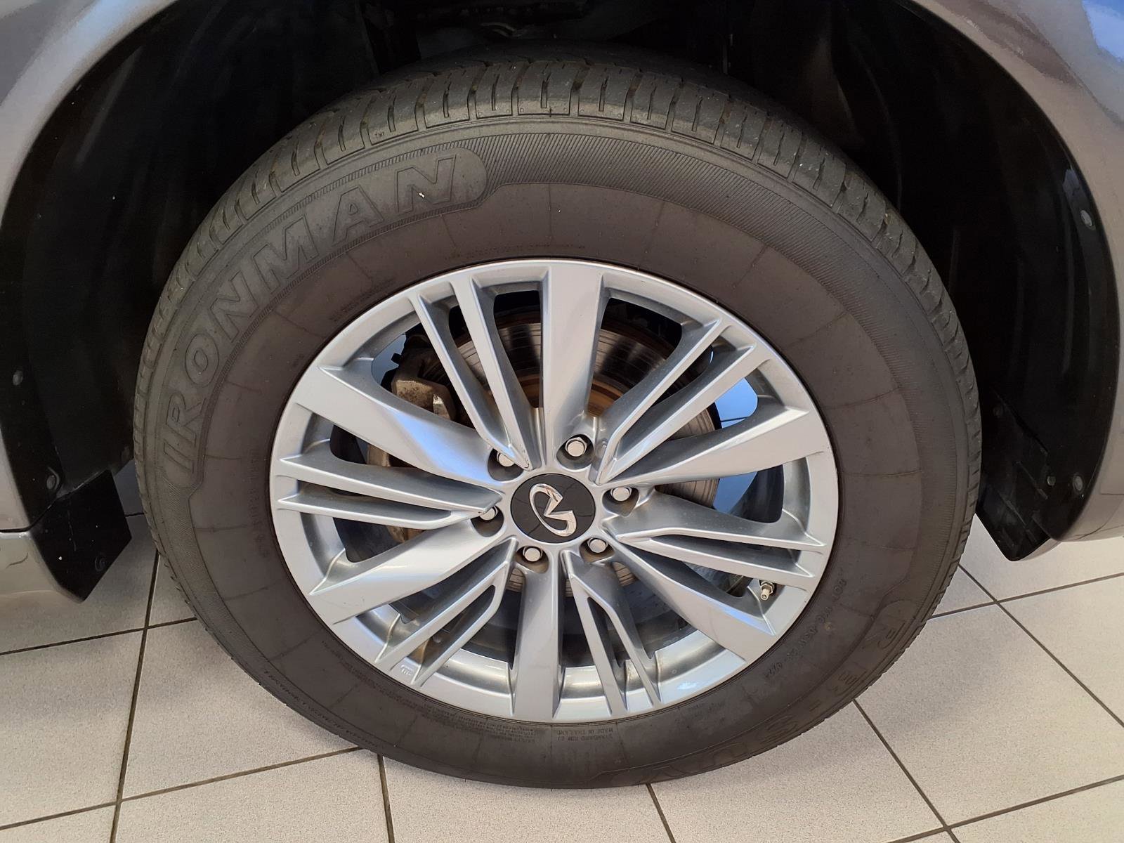 Used 2023 INFINITI QX80 Luxe w/ Cargo Package AWD/4WD image 9