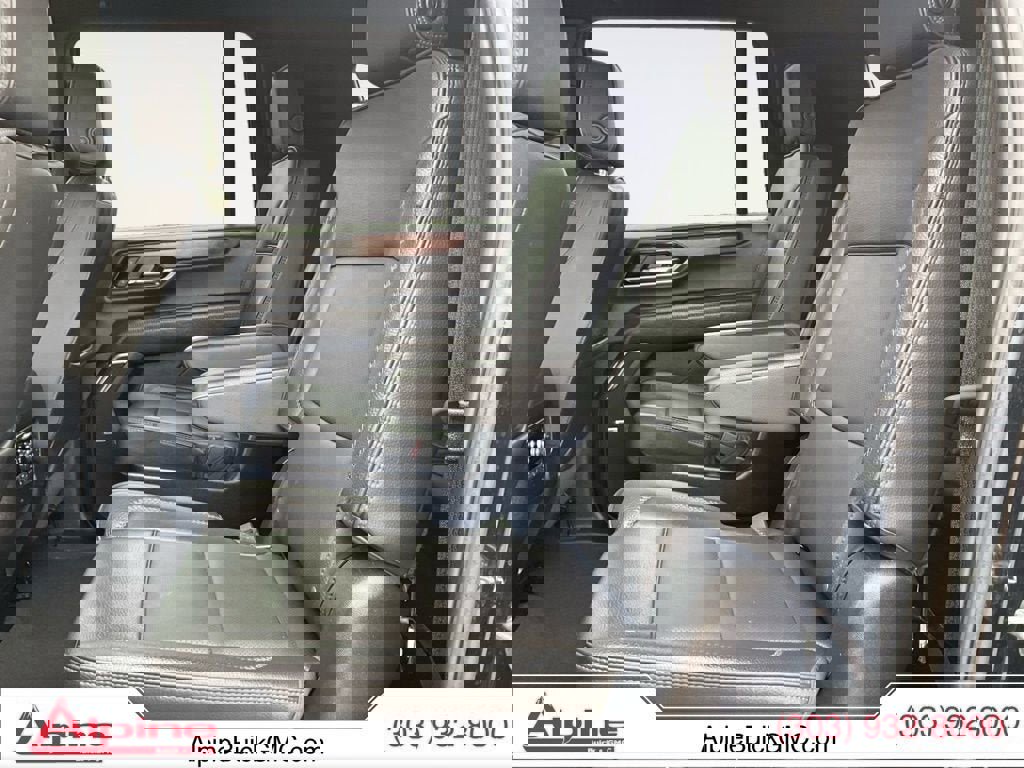 Used 2025 GMC Yukon XL Denali image 13