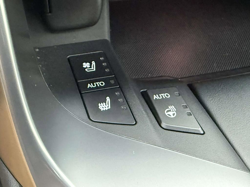 Used 2025 Lexus LX 700h Overtrail image 23