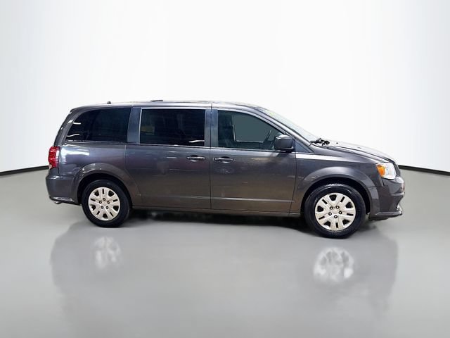 Used 2018 Dodge Grand Caravan SE FWD image 3