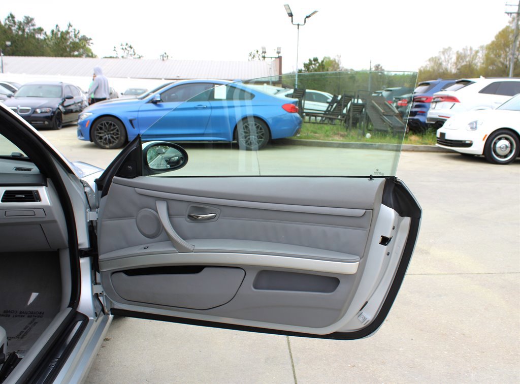 Used 2007 BMW 335i Convertible image 31