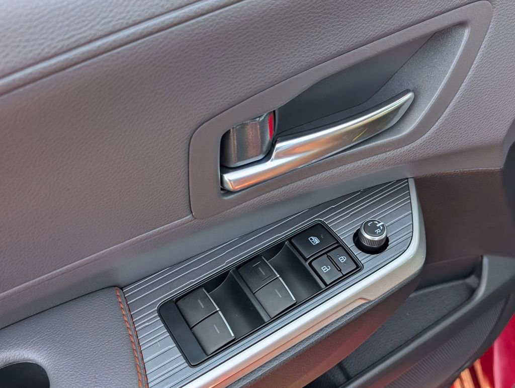 Used 2022 Toyota Sienna XSE image 21