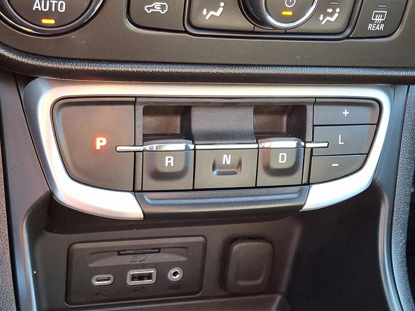 Used 2022 GMC Terrain SLT w/ Infotainment Package II image 16