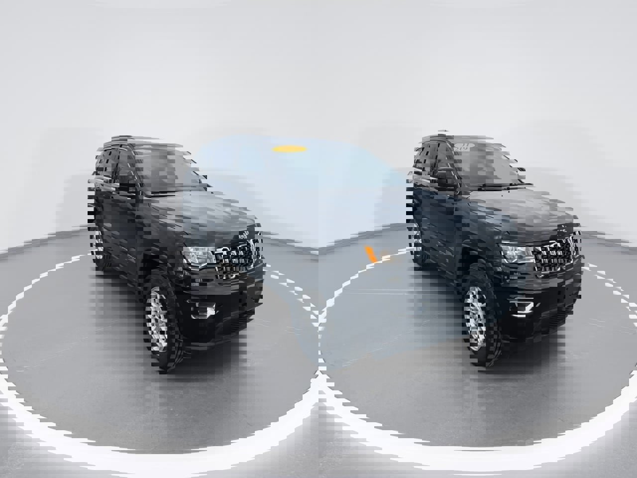 Used 2019 Jeep Grand Cherokee Laredo image 2