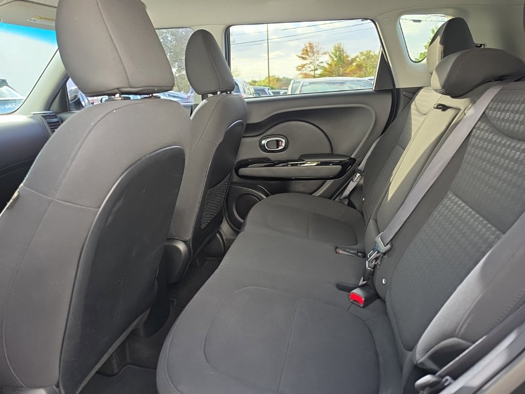 Used 2015 Kia Soul ! FWD image 17