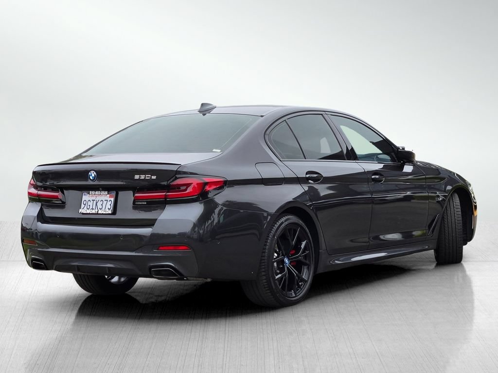Used 2023 BMW 530e w/ M Sport Package RWD image 4