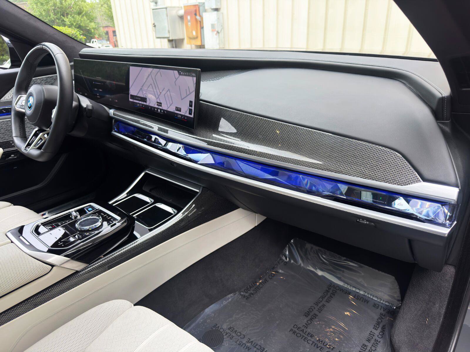 Used 2023 BMW i7 xDrive60 w/ Executive Package 2 AWD/4WD image 13