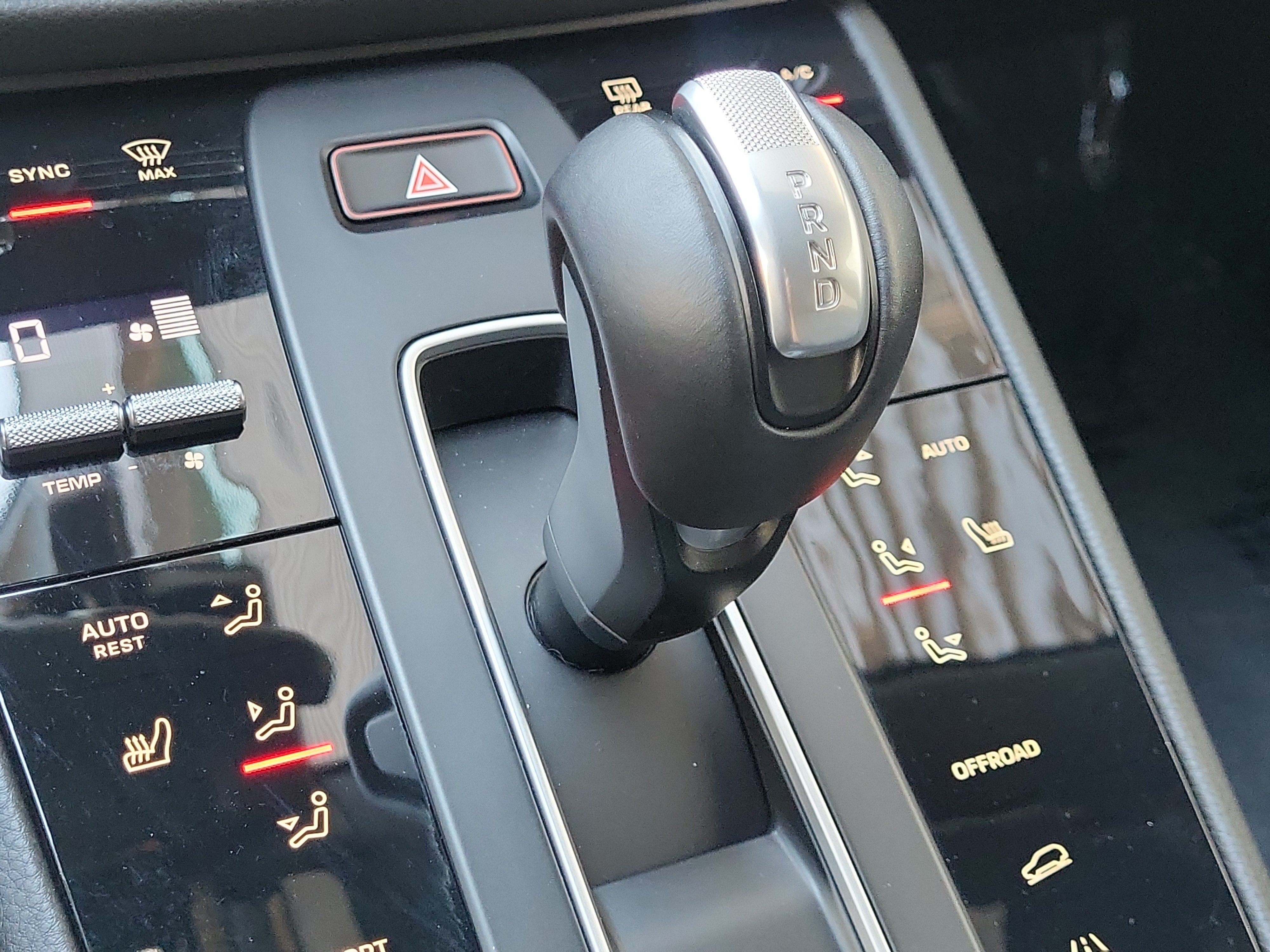 Certified 2026 Porsche Macan AWD/4WD image 36