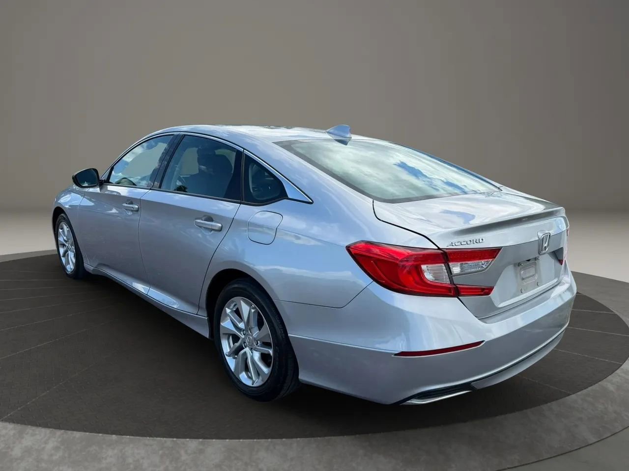 Used 2019 Honda Accord LX image 7