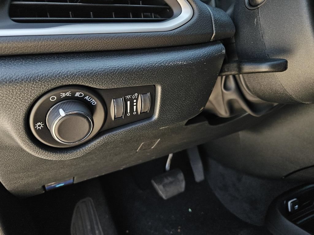 New 2026 Chrysler Voyager LX FWD image 14