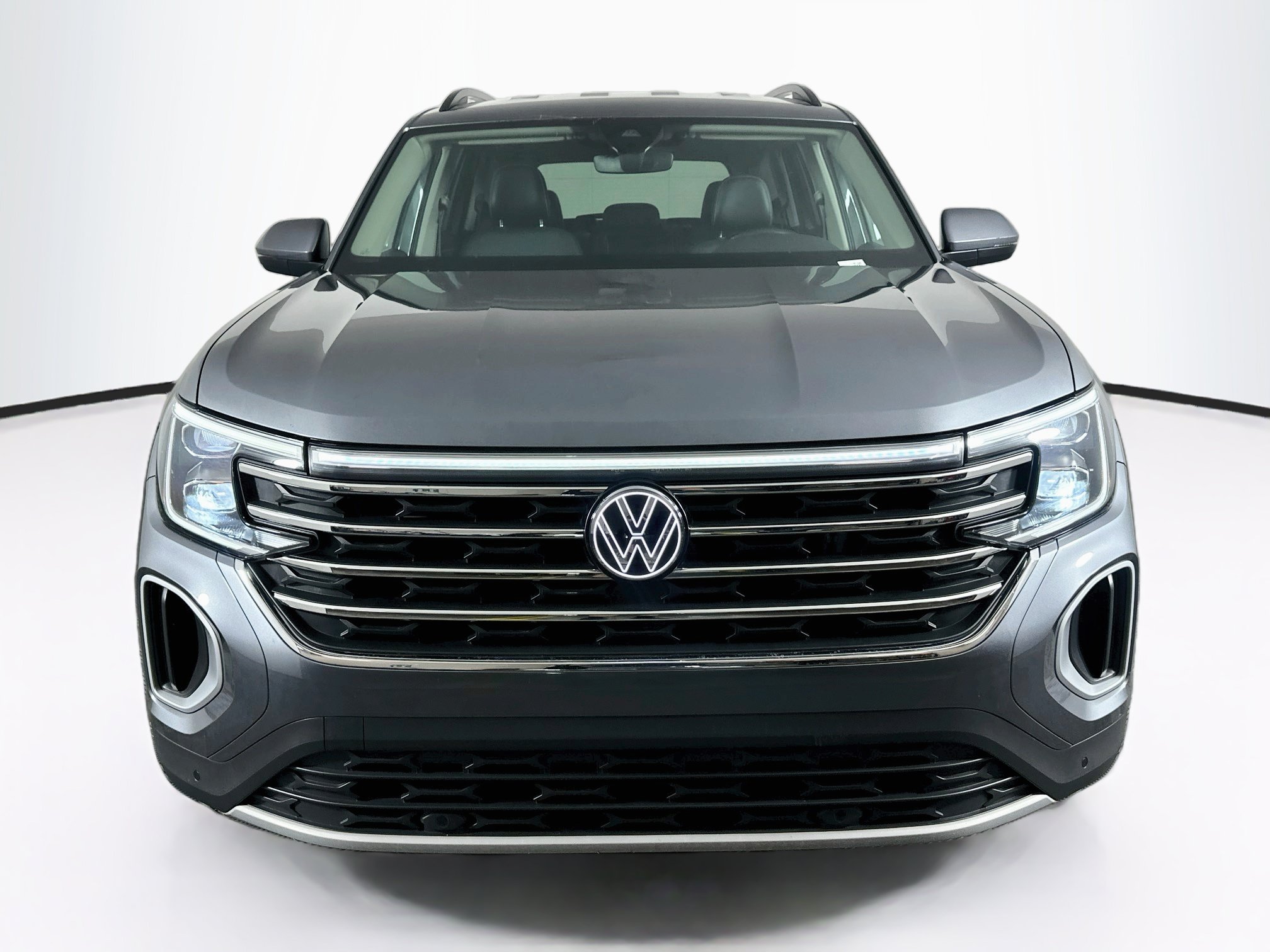Used 2025 Volkswagen Atlas SE FWD image 2