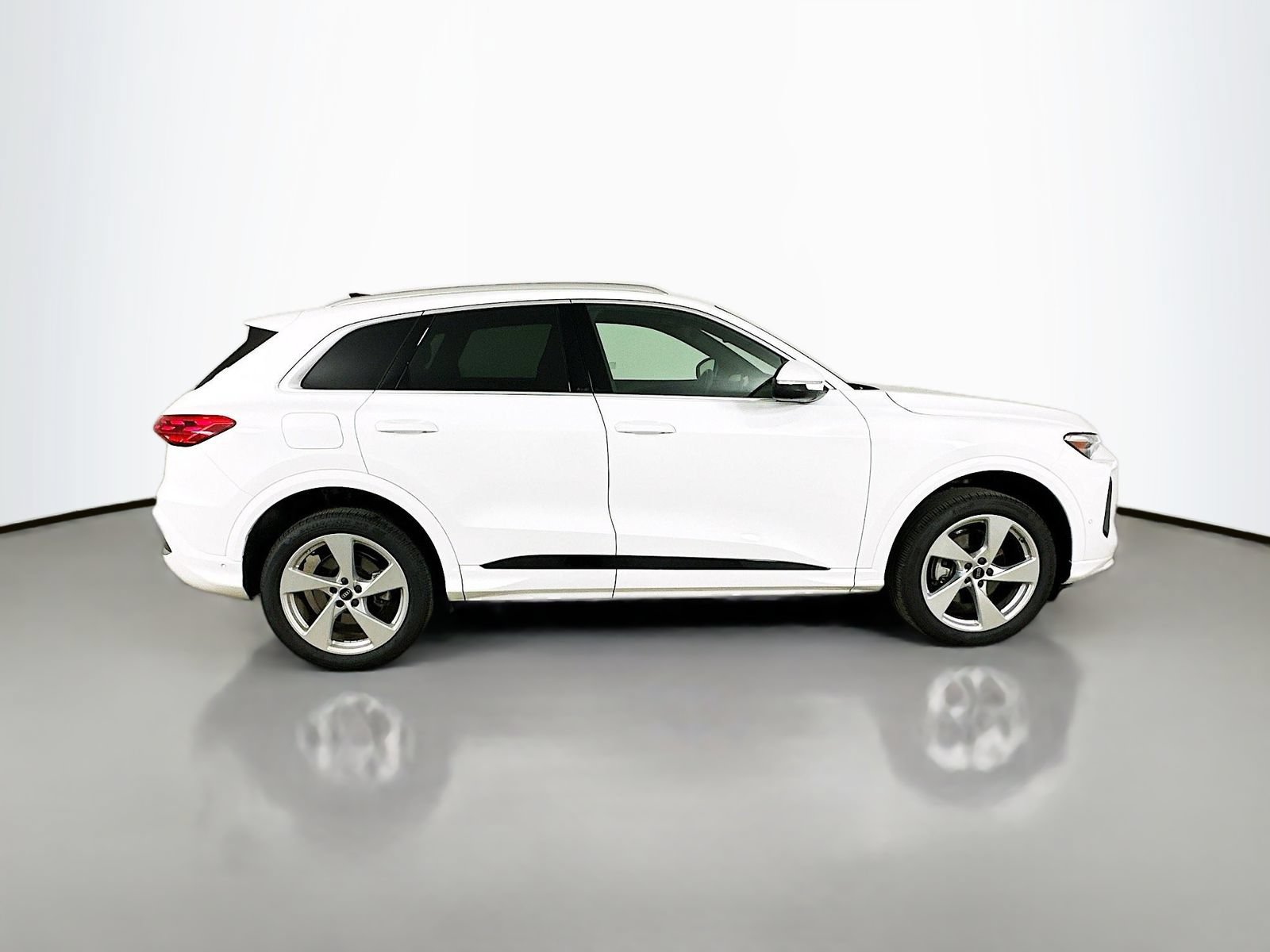Used 2025 Audi Q5 Premium Plus w/ Premium Plus AWD/4WD image 4