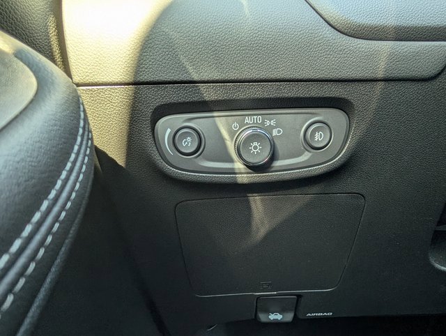 Used 2023 Buick Encore GX Essence w/ Experience Buick Package image 19