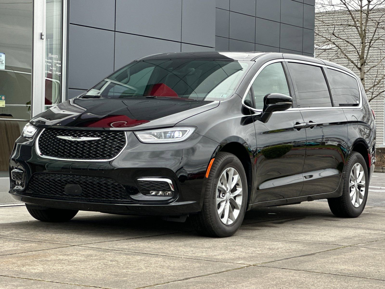 Used 2026 Chrysler Pacifica Limited image 7