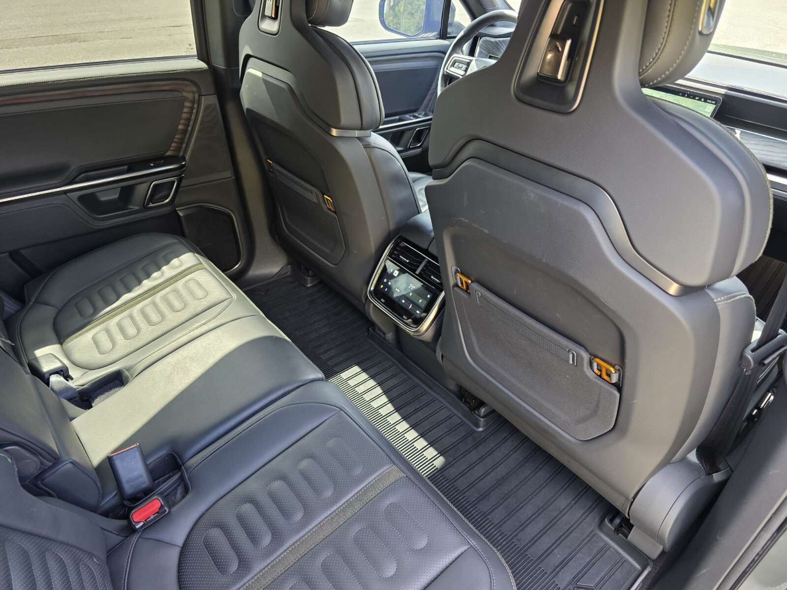 Used 2022 Rivian R1S Launch Edition AWD/4WD image 28
