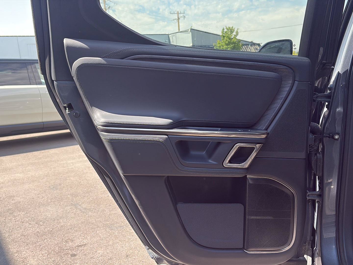 Used 2022 Rivian R1T Adventure AWD/4WD image 17