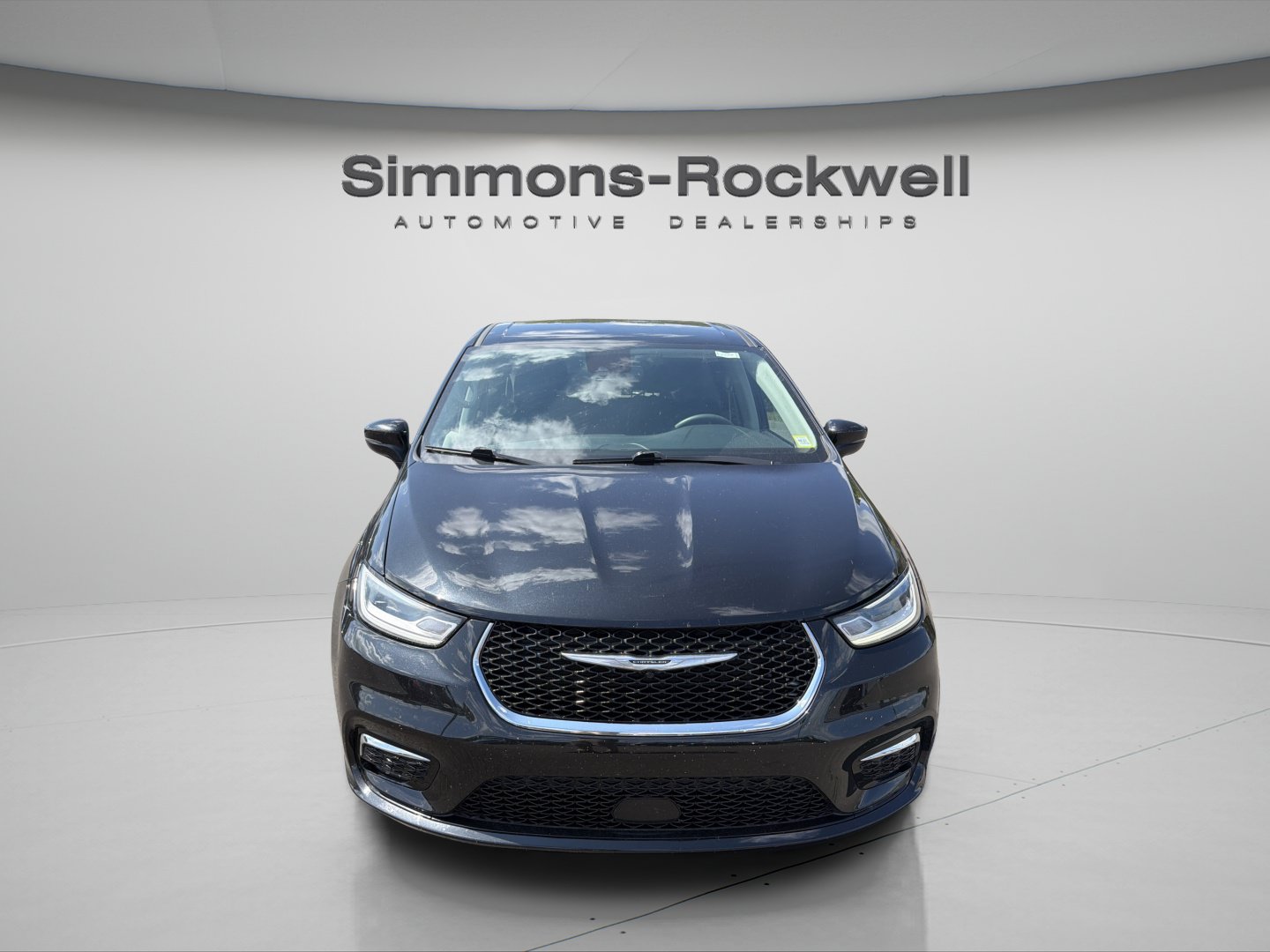 Used 2023 Chrysler Pacifica Touring-L FWD image 8