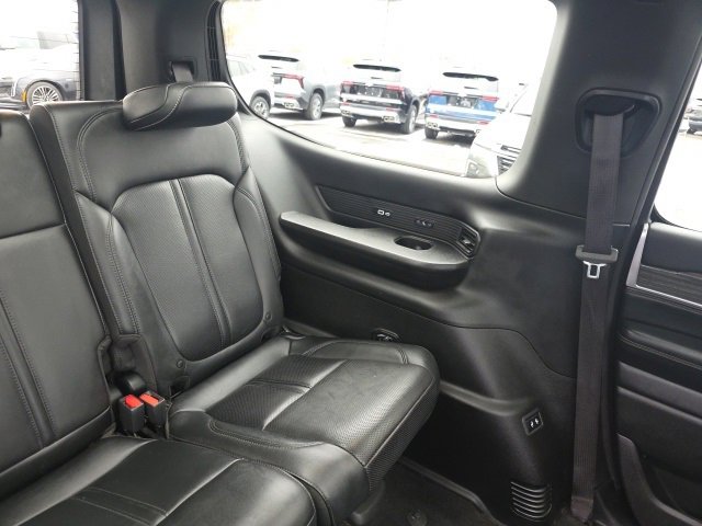 Used 2022 Jeep Wagoneer Series III w/ Premium Group I image 16